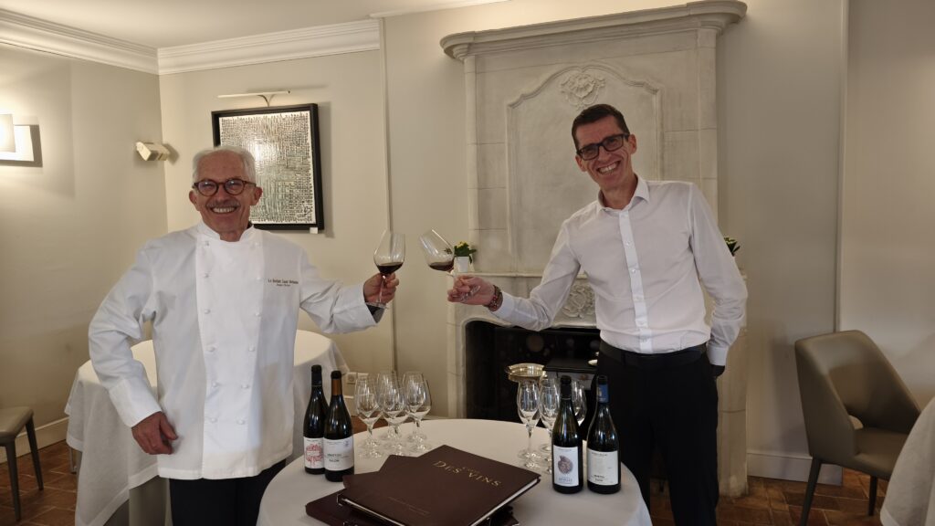 Cannes, France —  Janvier 2026 — À l’occasion de ses 10 ans, l’association Vin Tourisme annonce  le lancement du site  http://vin-tourisme.club,  coup d’envoi pour propulser un œnotourisme durable, éthique et innovant.

Vin-Tourisme.club : Le lancement d’un écosystème solidaire pour révolutionner l’œnotourisme de demain.

Les personnalités  de  l’oeno-tourisme  s’unissent  pour relier les  routes  des  vins et révéler  leur destination par leur savoir-faire d’exception et leur art de vivre authentique. En 2026, célébrez avec nous l’art de vivre au cœur du vignoble. Cette édition privilégie la mise en relation des acteurs du terrain, mêlant récits de voyage inédits et adresses pour une expérience œnotouristique d’exception.
Embarquez pour un road trip inédit à la rencontre des figures emblématiques de l’œnotourisme. Entre coffrets cadeaux exclusifs, événements culturels et expériences ludiques, nous lançons notre innovation majeure : la Carte des Vins de Confiance. Notre mission ? Innover pour mieux vous connecter au terroir. »